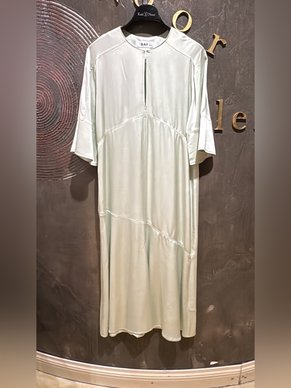 DAY Light Sage green resort wear Midi Dress with Keyhole Neckline size L NWT - Picture 3 of 6